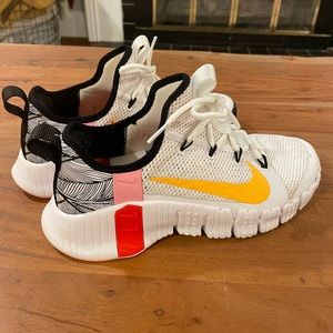 Nike Women’s MetCon Athletic Shoes: 8.5